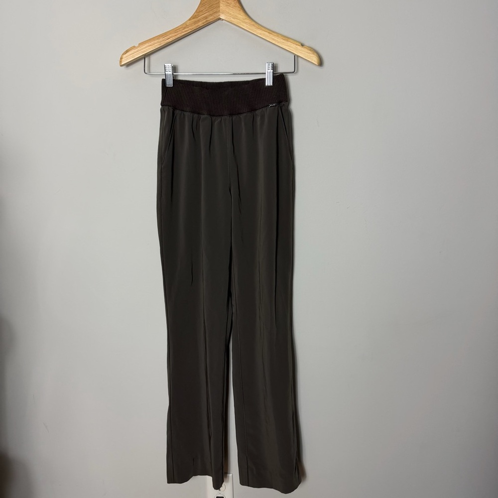 St. John Brown Silky Straight Pants Stretch Elastic Waist Small Petite